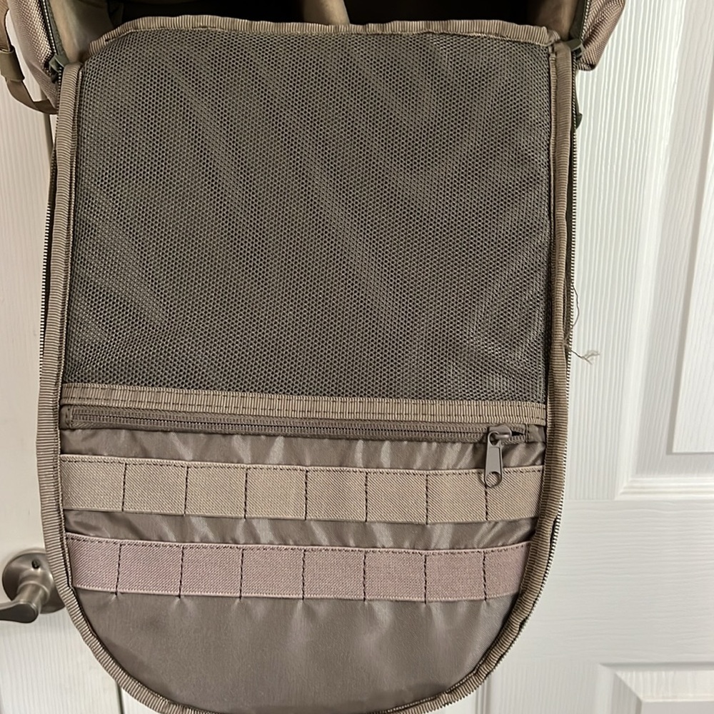 Backpack With Adjustable Compartments - image 8